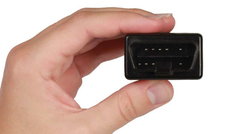 Drust,  le petit boîtier qui peut rendre une voiture intelligente