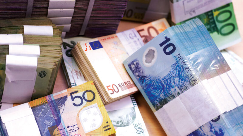 Devises : l&rsquo;euro progresse face à un dollar diminué par les indicateurs décevants