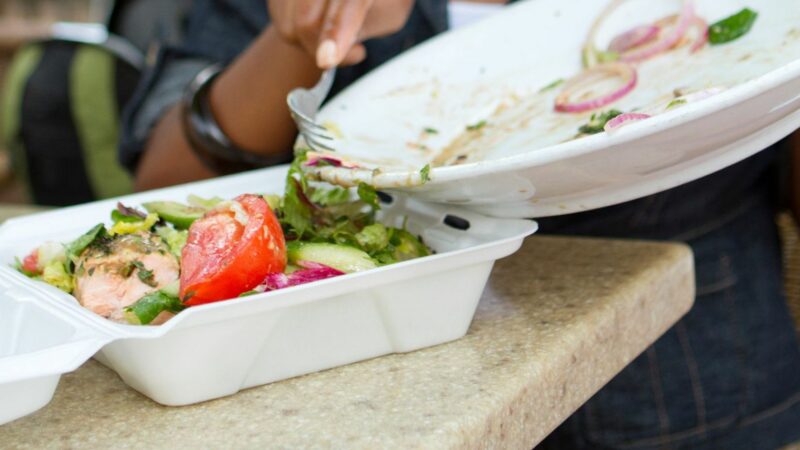 Les restaurateurs ont désormais l’obligation de proposer le « doggy bag »