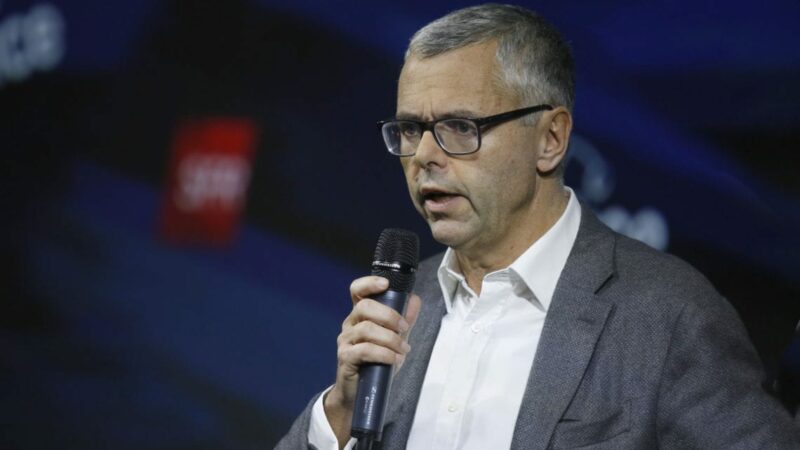 SFR dénonce le plan gouvernemental de déploiement de la fibre optique