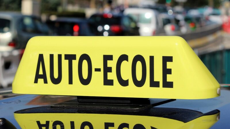 Auto-écoles 100% en ligne : des élèves en danger ?