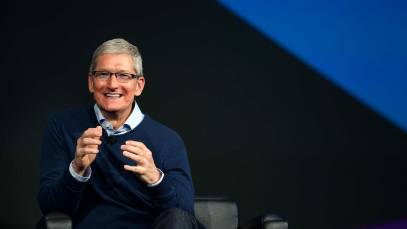 Emmanuel Macron demande à Apple de stimuler ses investissements en France