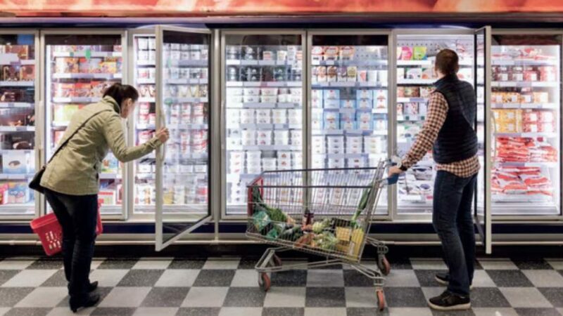 La confiance des consommateurs français rebondit après le marasme