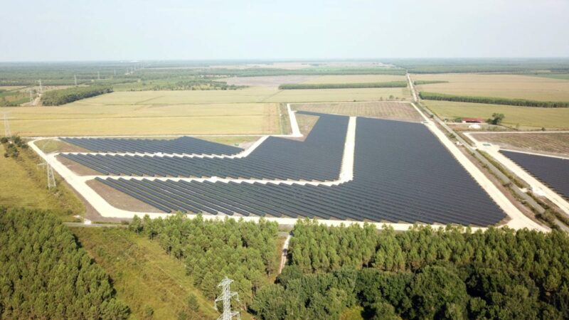 Une centrale solaire géante ouvre ses portes en France