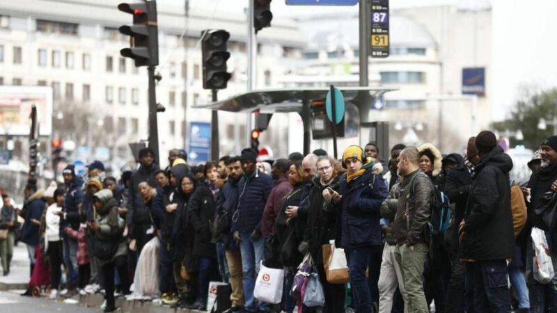 L&rsquo;économie française recule de 0,1% au quatrième trimestre