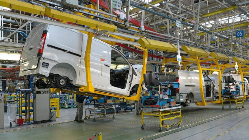 La production française se contracte en février