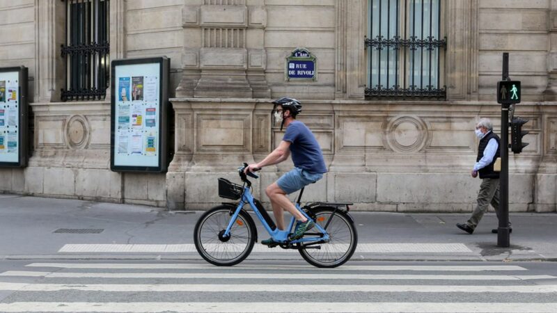 Coronavirus : les masques rendus obligatoires à Paris alors que le nombre de cas s’accélère