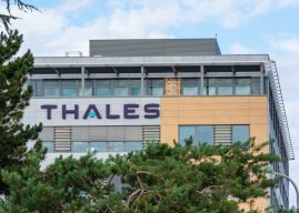 Thales confirme des pourparlers en vue de vendre son unité de systèmes terrestres à Hitachi Rail.
