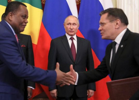 La Russie renforce son influence militaire en Afrique, défiant la domination américaine ou française