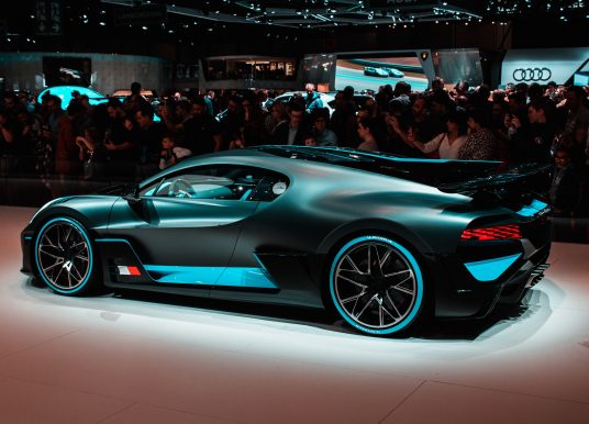Bugatti se tourne vers l’électrification en France : un pas audacieux vers le futur
