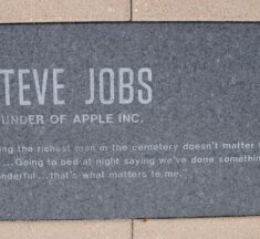 Steve Jobs : un visionnaire qui a révolutionné la technologie