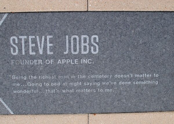 Steve Jobs : un visionnaire qui a révolutionné la technologie
