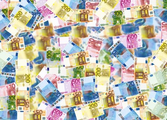 CAC 40 : 100 milliards d’euros de dividendes pour les actionnaires en 2024, un record