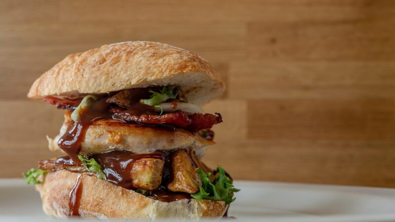 Burger cultivé en laboratoire : innovation ou aberration ?