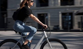 Cowboy en grande difficulté : le vélo électrique au bord du précipice Cowboy